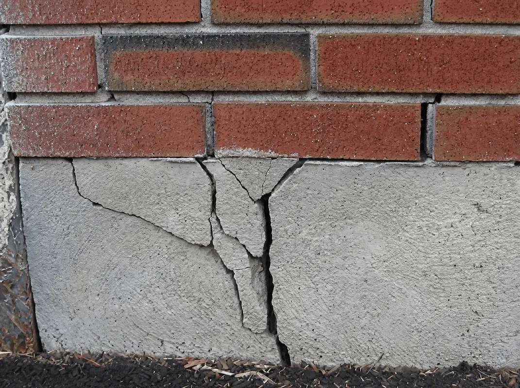 Concrete foundation with serious structural damage in Pasadena, CA